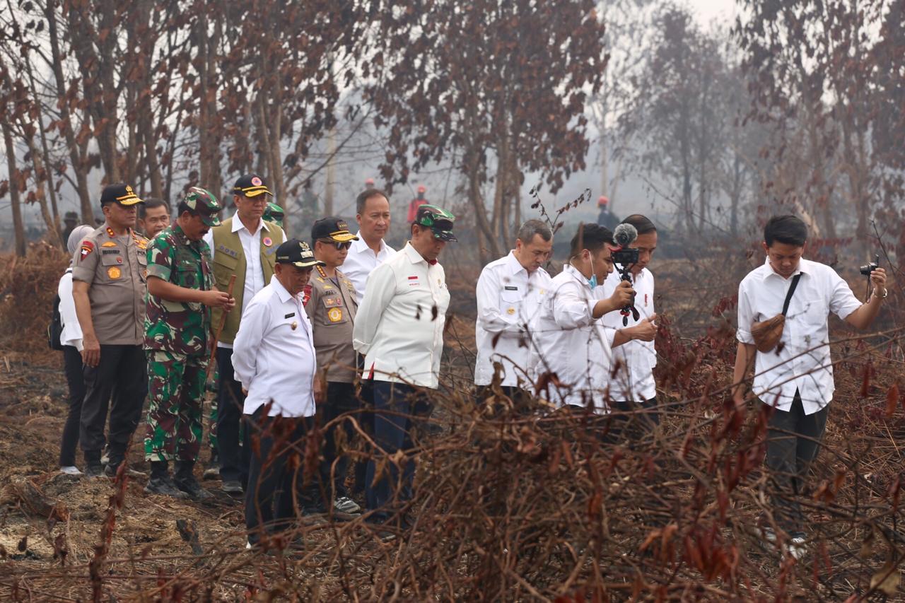 Minister of Social Affairs Accompanies President to Review the Location of Forest and Land Fires