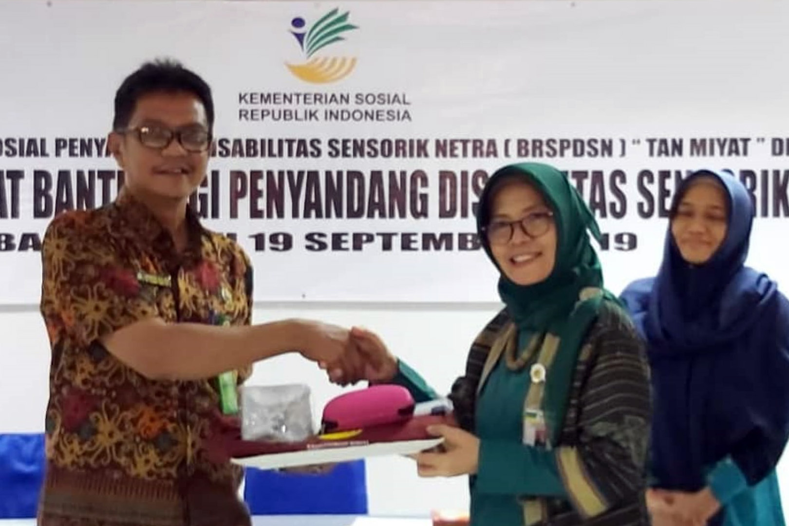 BRSPDSN “Tan Miyat” Serahkan 75 Paket Bantuan PDSN