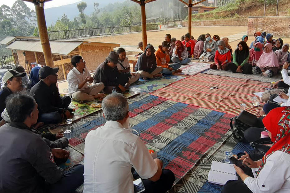 Information and Consultation Institute for People with Social Welfare Problems Meeting (LIK PMKS) by Installation of Social and Media Professional Work Practice Laboratory (ILP3SM)