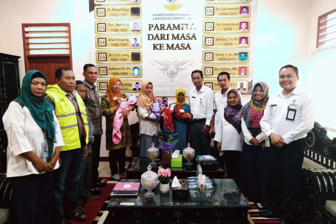 "Paramita" BRSAMPK Hands Over Babies to Prospective Foster Parents (COTA)