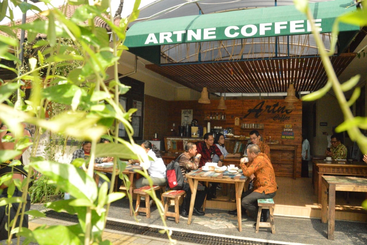 Satu-satunya di Dunia, Kafe "Artne Coffee" Dikelola Disabilitas Netra