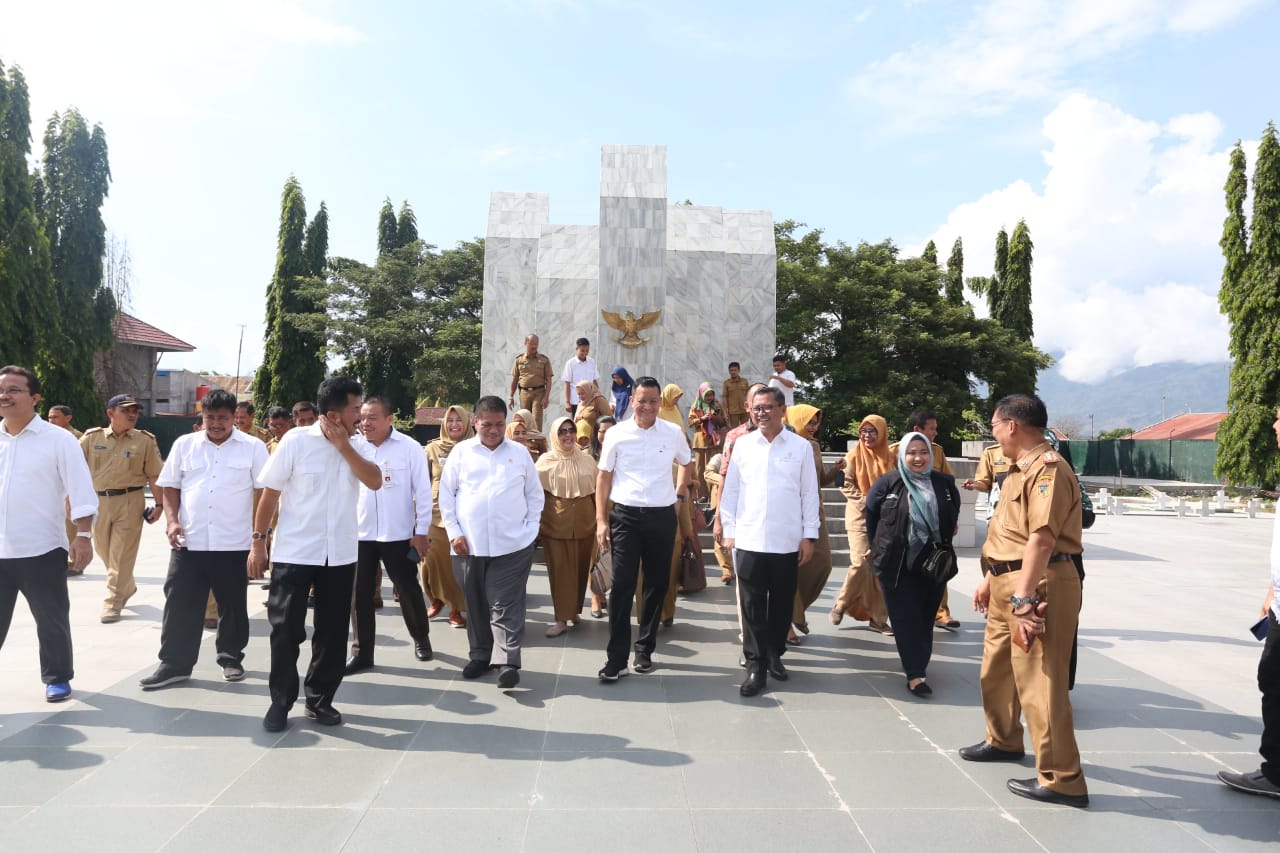 Minister of Social Affairs Visits Tatura National Heroes Cemetery