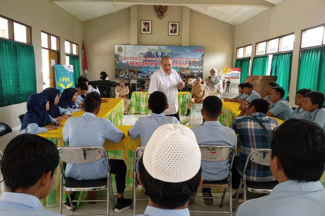 "Abiyoso" Indonesian Braille Literacy Center (BLBI) Holds a Mobile Library in Temanggung