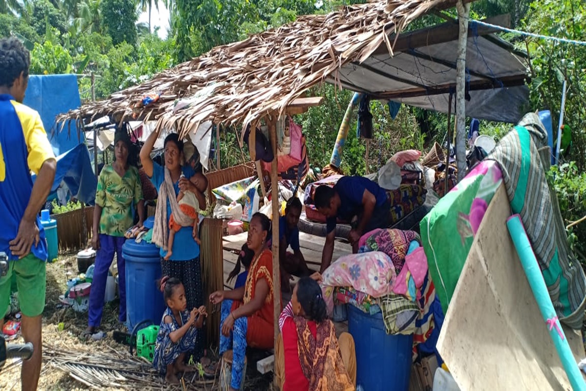 Mensos Hantarkan Bantuan Korban Bencana Gempa di Halmahera Selatan