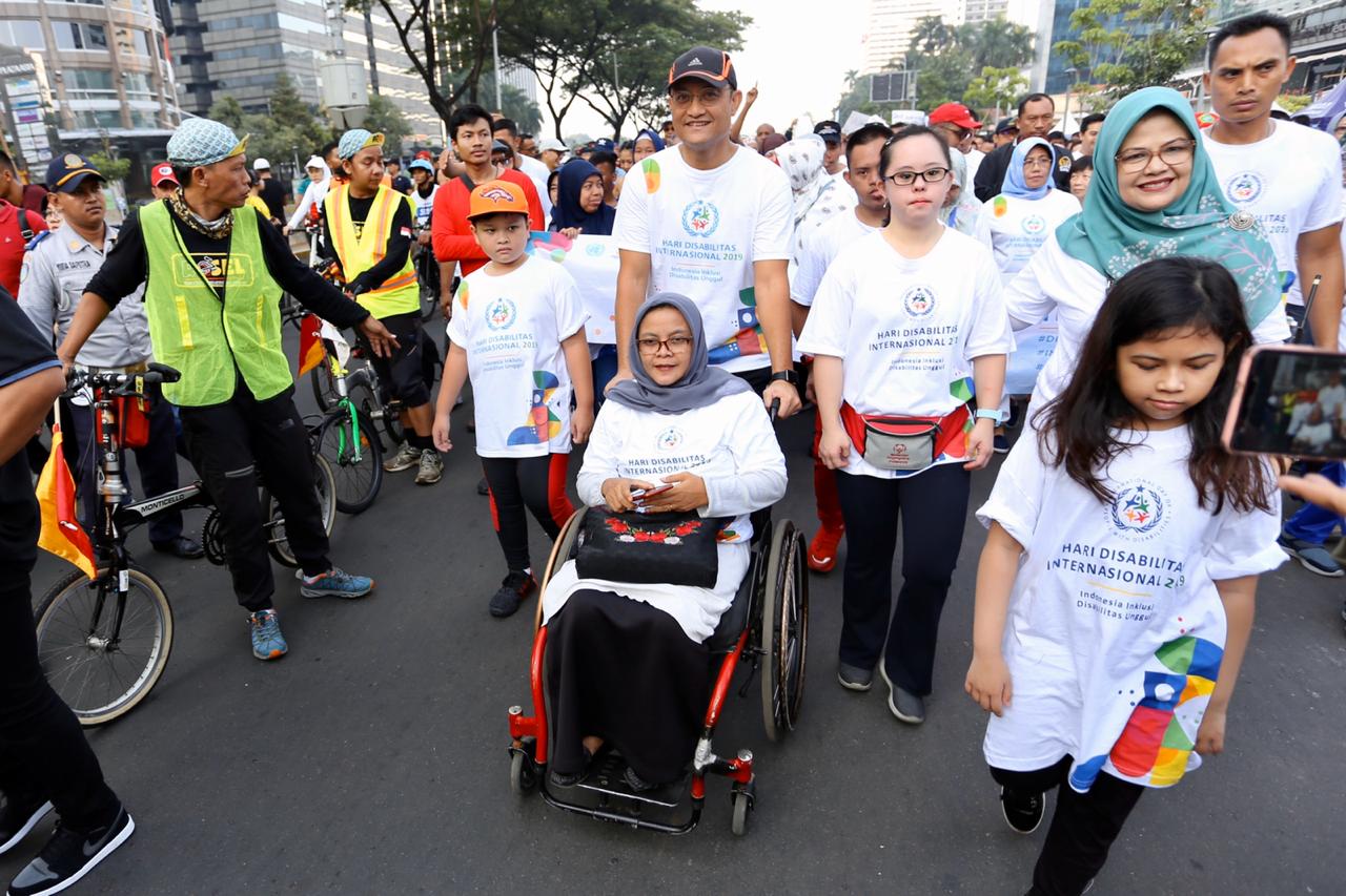 Gerak Jalan Sehat Bersama Menteri Sosial