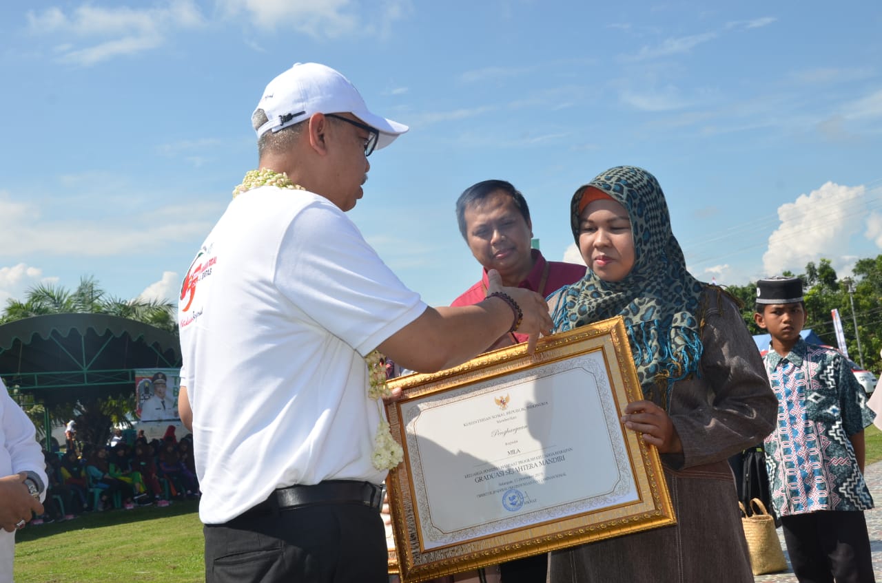 Berbekal Tekad Mengubah Nasib, Penerima PKH di Balangan Raih Graduasi Sejahtera Mandiri