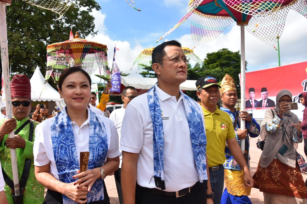 Mensos Berikan Penghargaan Laporan Kinerja Penanganan Fakir Miskin