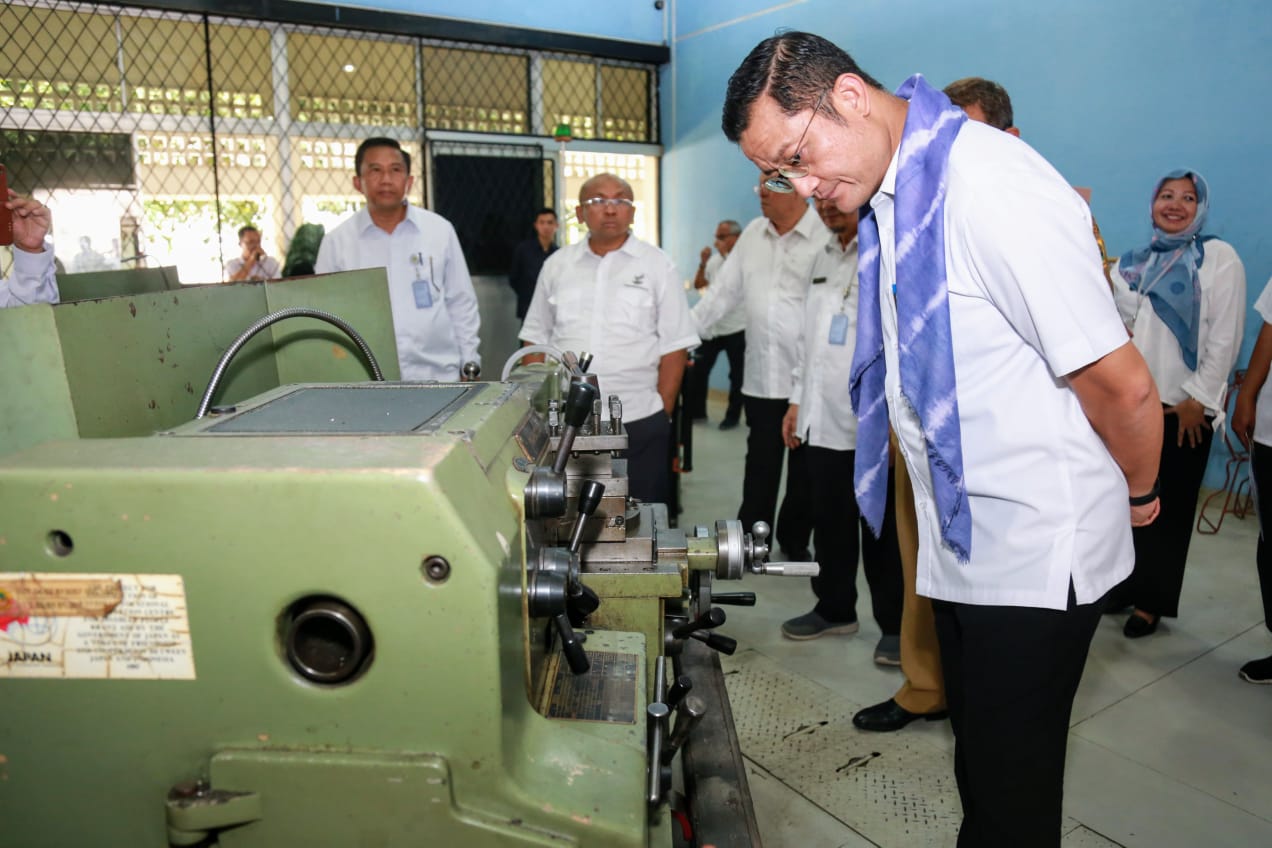 The Minister of Social Affairs Reviews the BBRVPD "Cibinong"