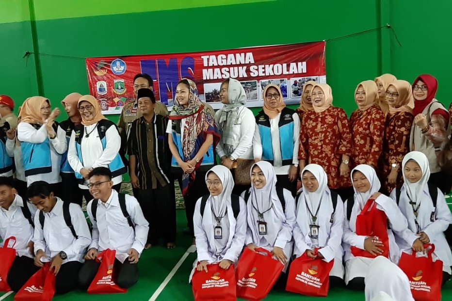 Grace Batubara dan Penyuluh Sosial Berikan Terapi Bermain