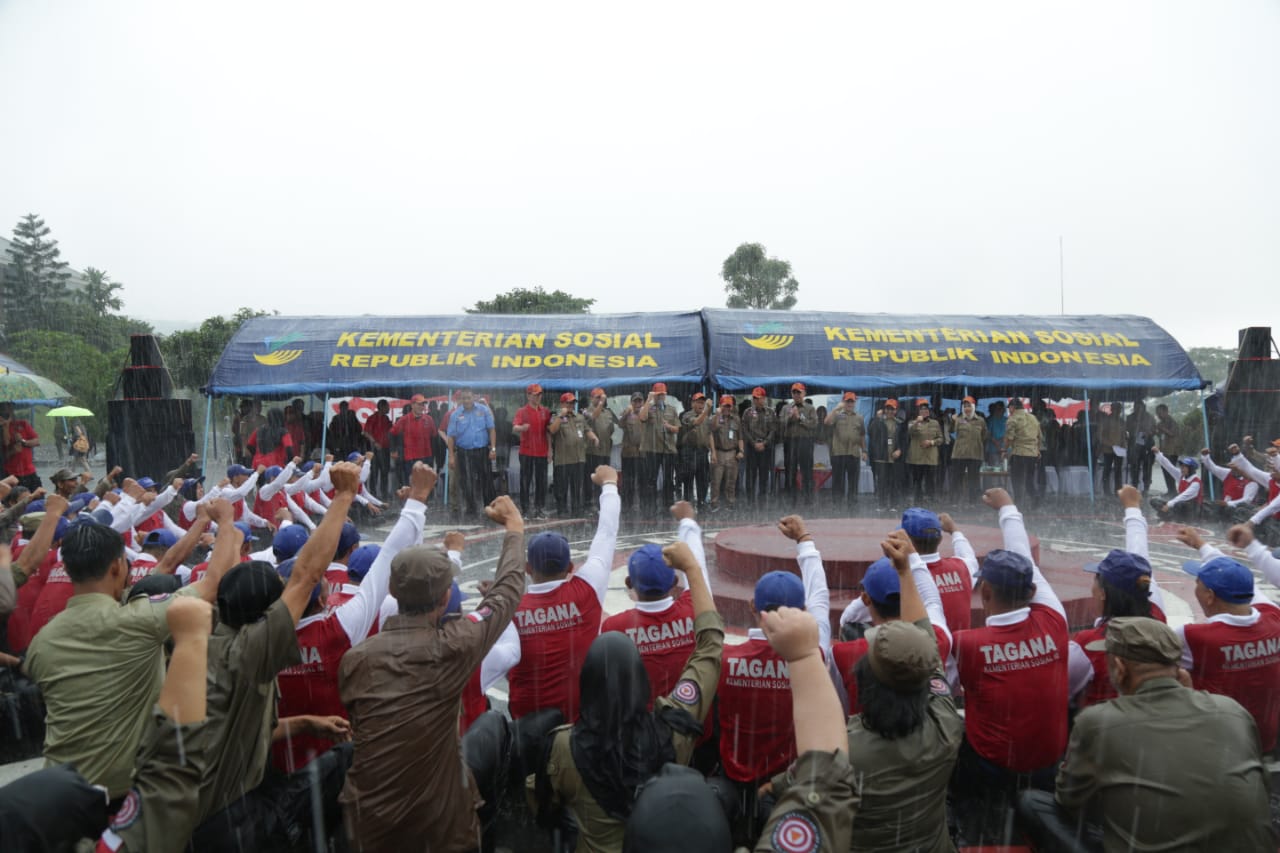 Diguyur Hujan Deras, Mensos Harap Banyak Jiwa Diselamatkan Tagana