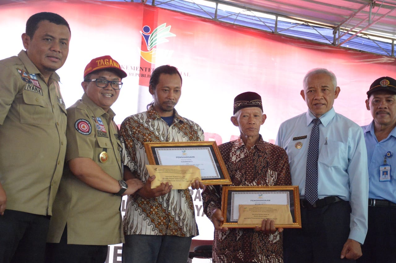 Mensos Beri Penghargaan 2 Warga Turi Penyelamat Peserta Susur Sungai