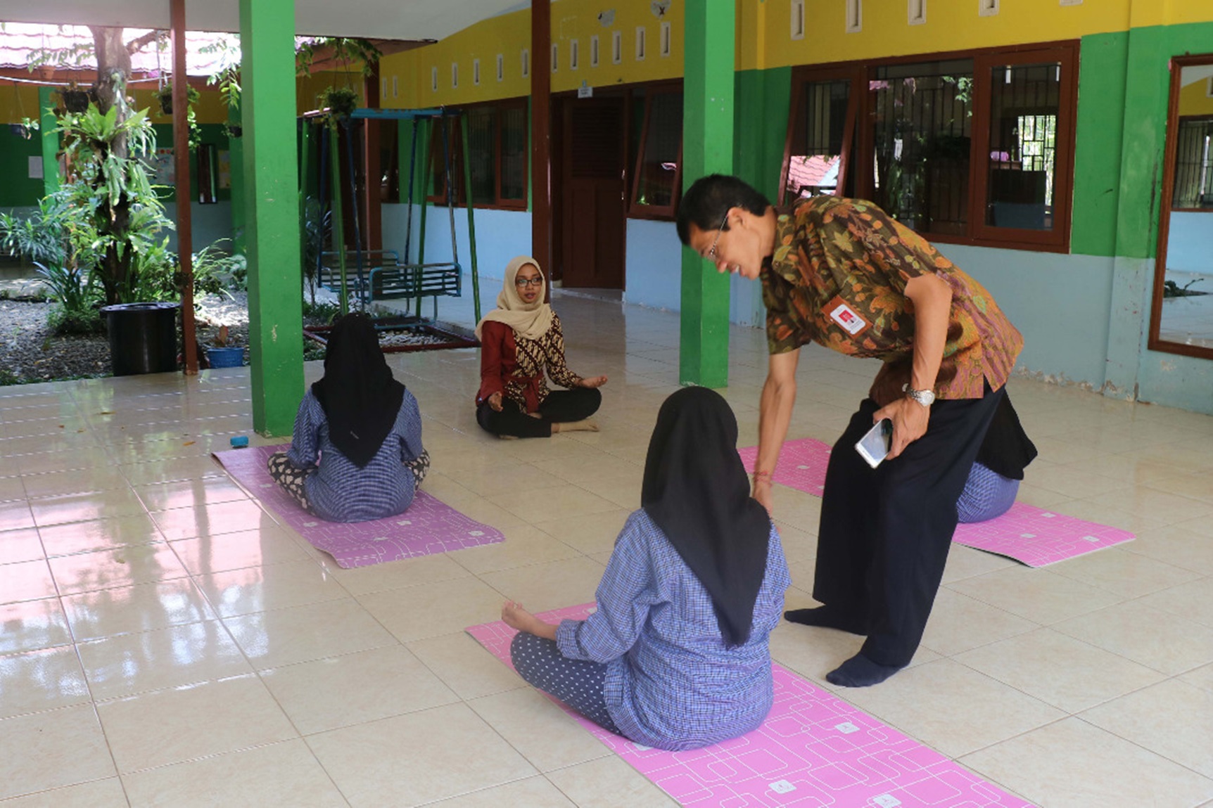 "Hypnobirthing": Terapi bagi Penerima Pelayanan Putri di BRSAMPK "Paramita"