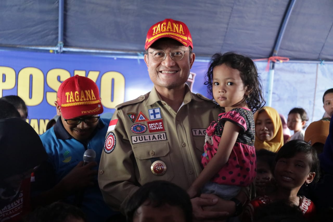 Mensos Hibur dan Salurkan Bantuan Warga Korban Banjir Pantai Utara