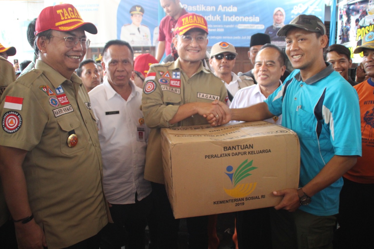 Susuri Pantura, Mensos Pastikan Korban Banjir Tertangani dengan Baik