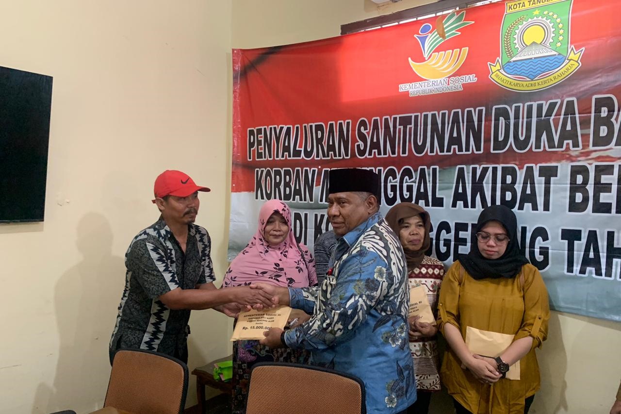 Komisi VIII DPR RI Salurkan Santunan Duka bagi Depok dan Tangerang