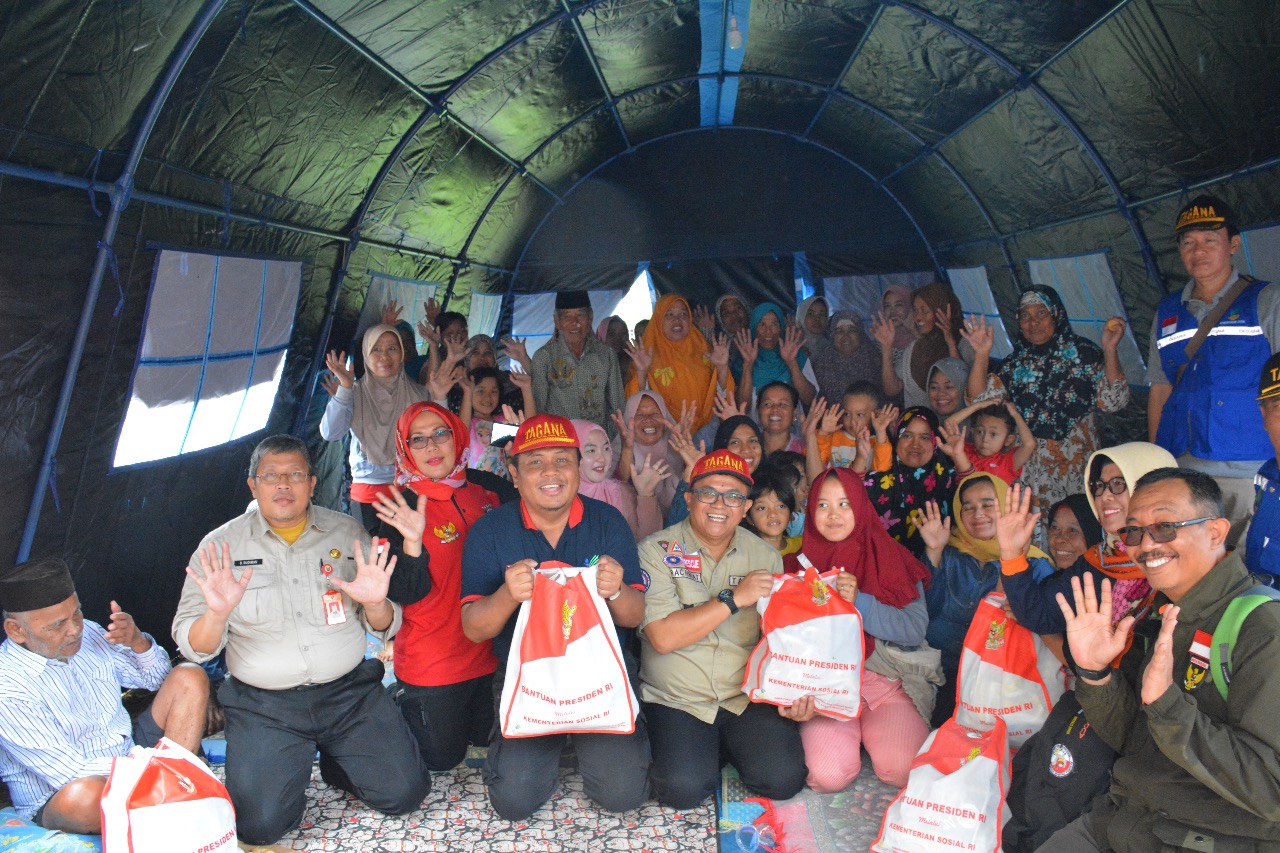 Social Minister Ensures Sukabumi & Bogor Earthquake Victims Handled