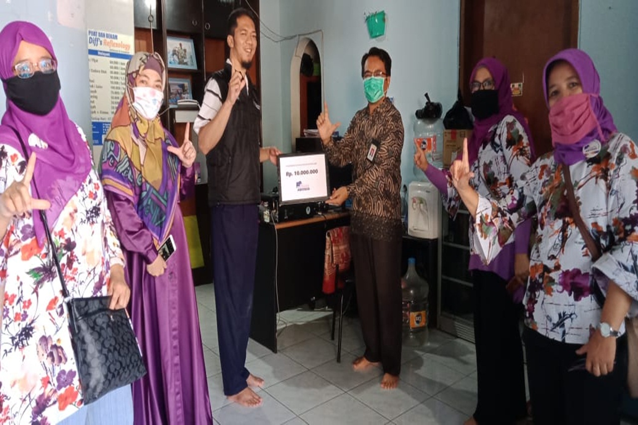 Reader "Abiyoso" Cimahi Berikan Bantuan bagi Penyandang Disabilitas