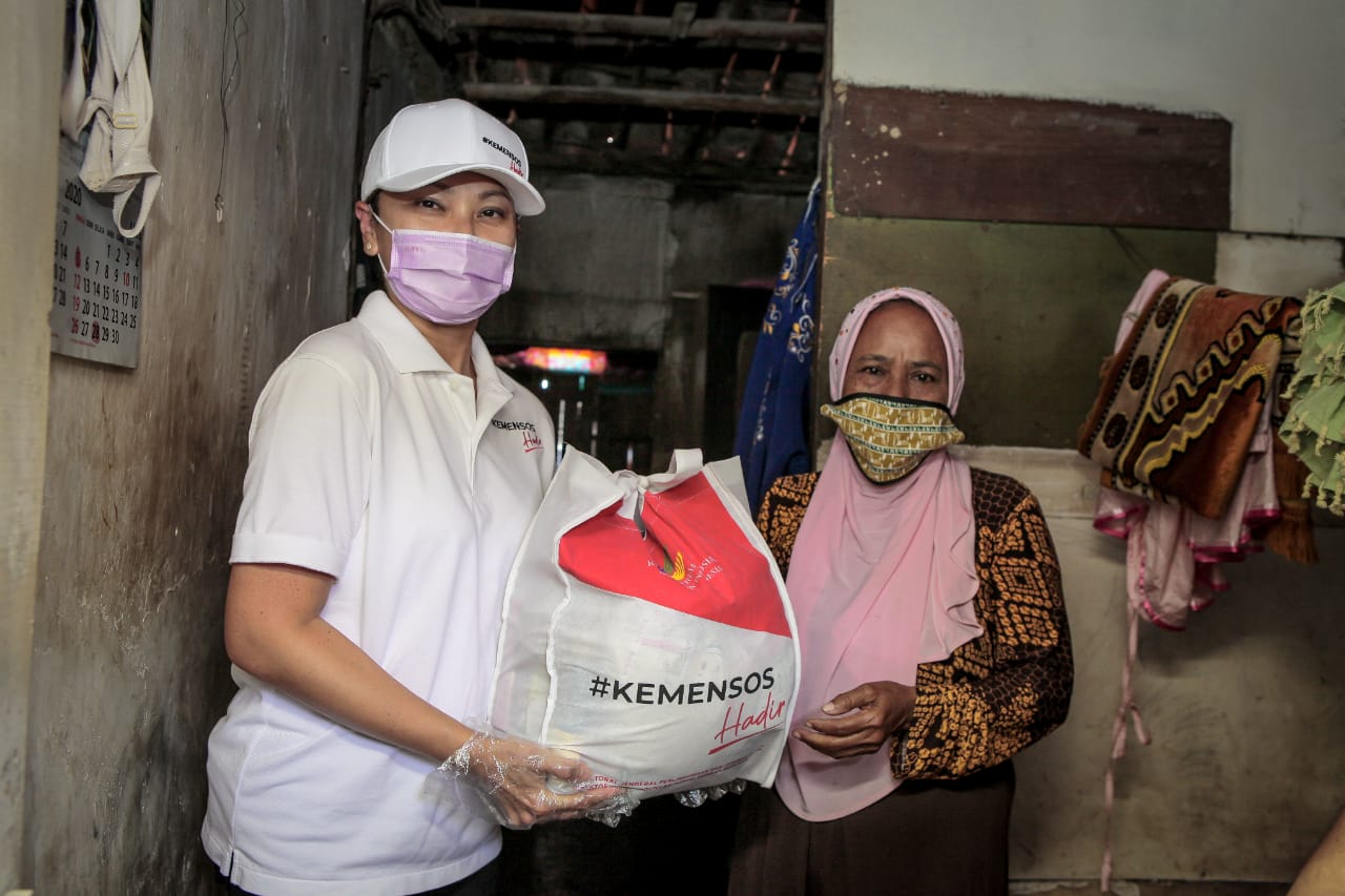 Bantuan Sembako Kemensos Diterima, Warga Cilincing Berterima Kasih