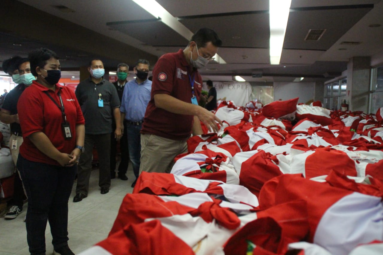 Minister of Social Affairs Checks the Availability of Basic Food in the Logistics Warehouse