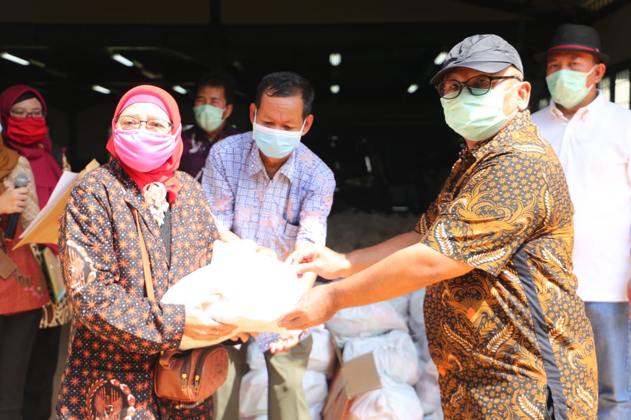 Kemensos Bantu Keluarga Pahlawan dan Komunitas Seni di Masa COVID-19