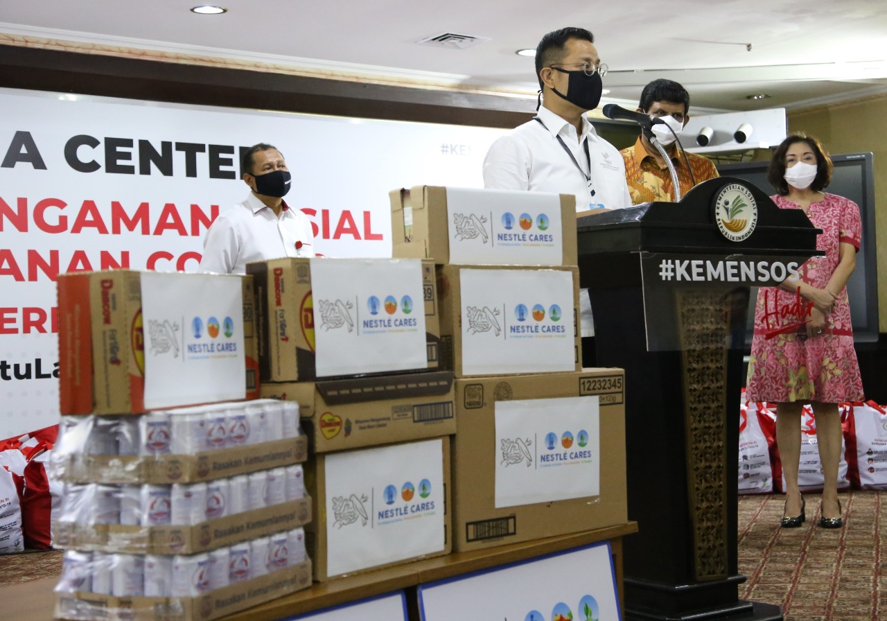 PT. Nestle Indonesia Distributes 54 Thousand Social Assistance Through Ministry of Social Affairs