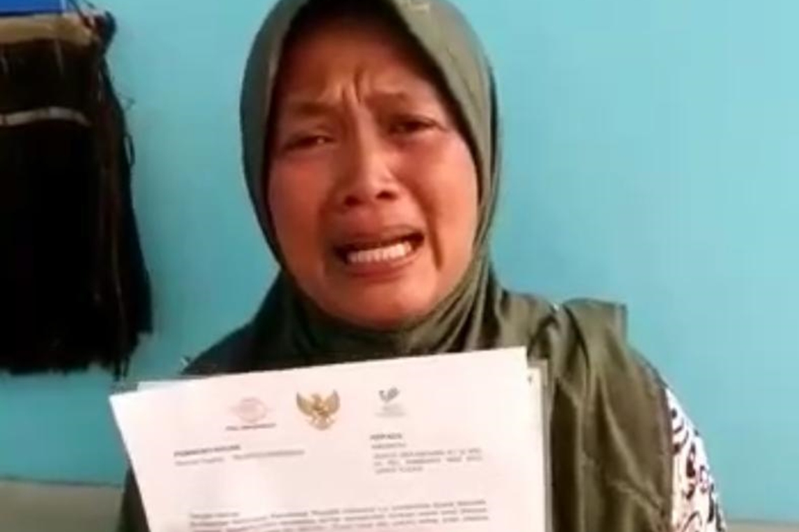 Terima Bantuan Rp600 Ribu, Nasiroh Tak Kuasa Menahan Tangis