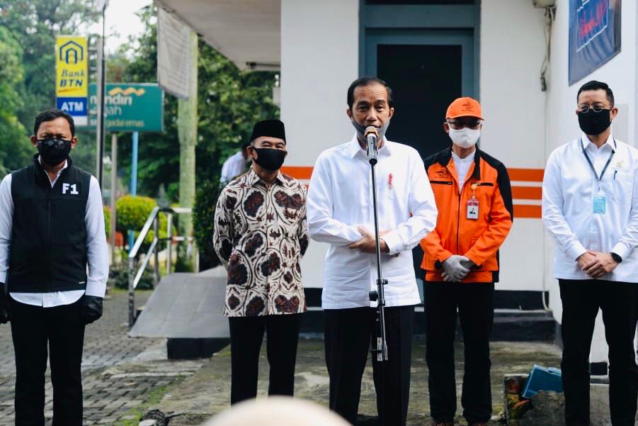 Presiden Jokowi Tinjau Penyaluran BST di Bogor