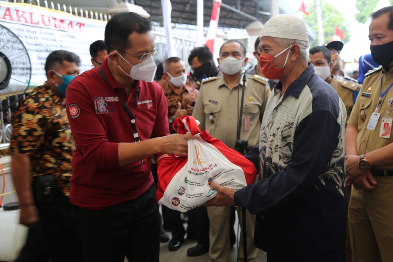 Warga Papanggo Titip Salam pada Mensos Juliari Batubara untuk Presiden Jokowi