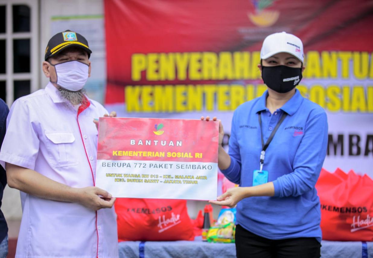 Bantar Gebang Bekasi Scavengers Receive MoSA's Social Aid