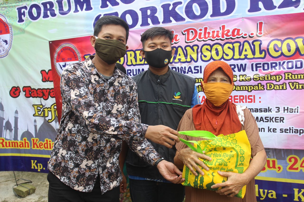 Kemensos Bersama Forkor R2 Salurkan 200 Paket Bansos Sembako