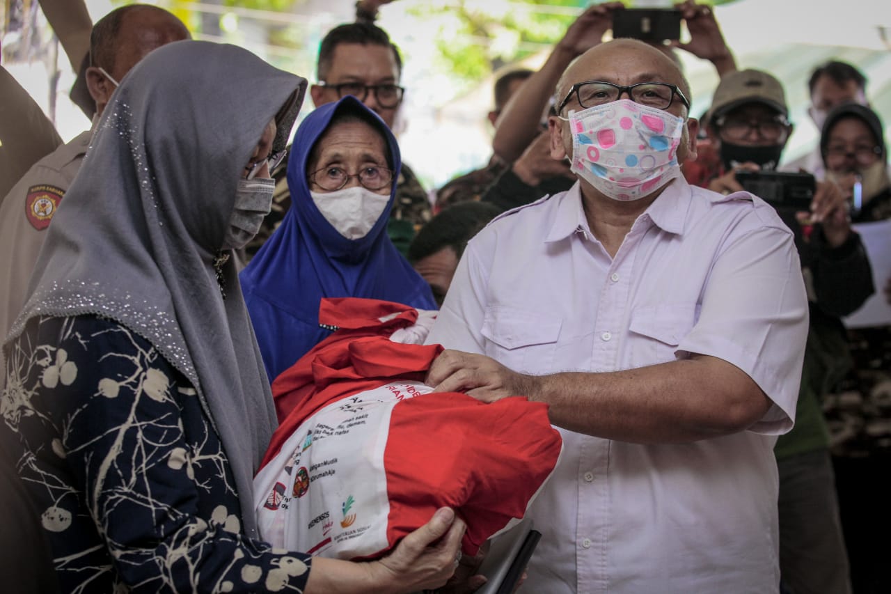 Atasi Dampak Pandemi, Kemensos Salurkan Bansos untuk Purnawirawan TNI