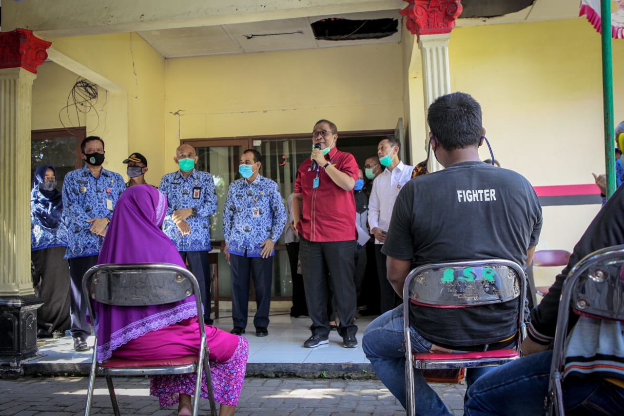 Sekjen Kemensos Pantau Penyaluran BST di Semarang