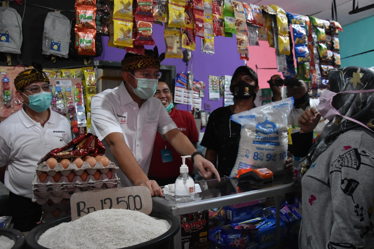 Mensos Pantau Penyaluran BST dan e-Warong KUBE di Kabupaten Bandung