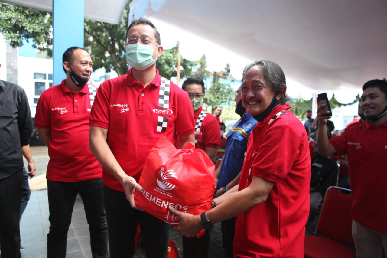 Bansos Kemensos Hadir Sentuh Insan Otomotif Indonesia Terdampak COVID-19