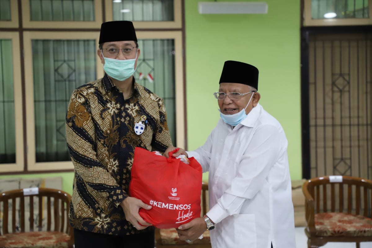 Ministry of Social Affairs Ensures Teachers and Students of Islamic Boarding Schools are Helped During the Pandemic