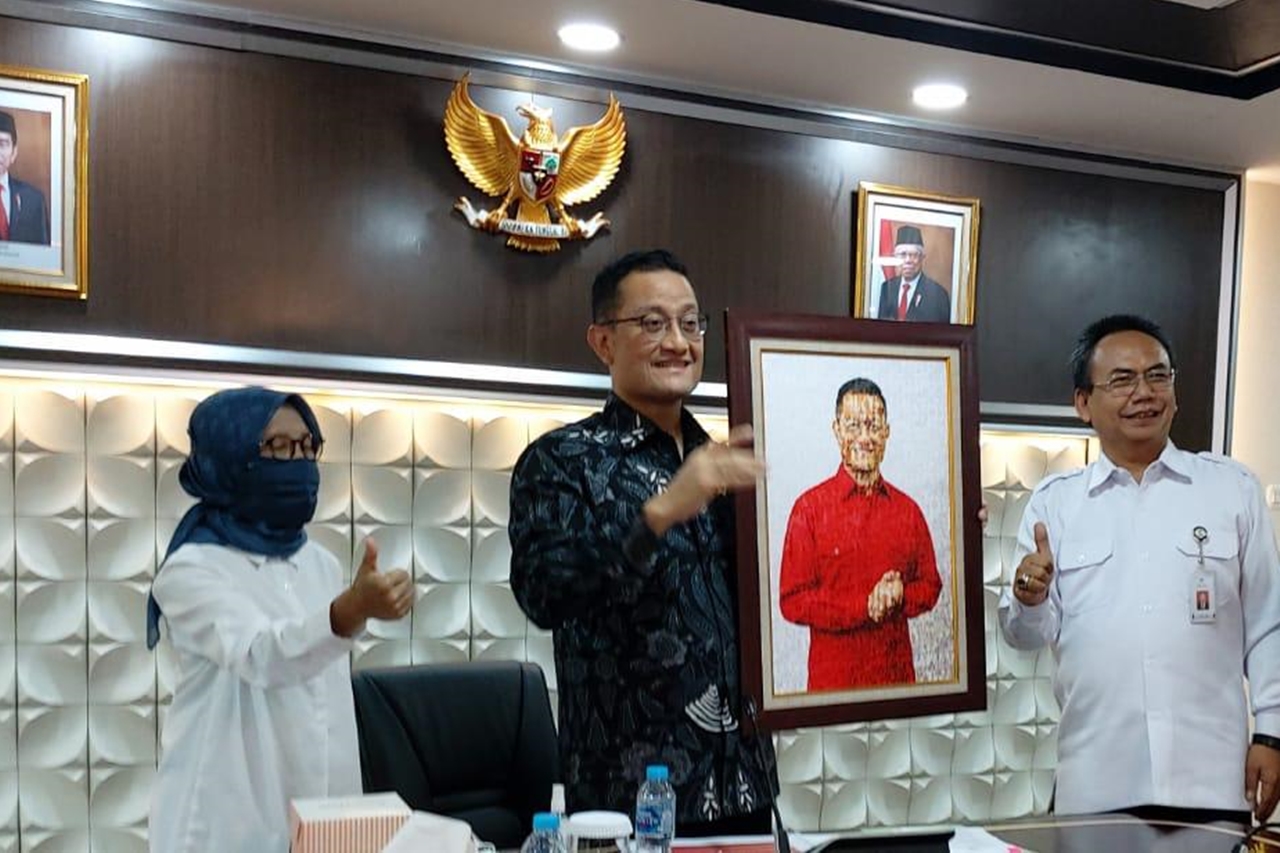 Social Minister Greeted 8,000 Indonesian Children Virtually