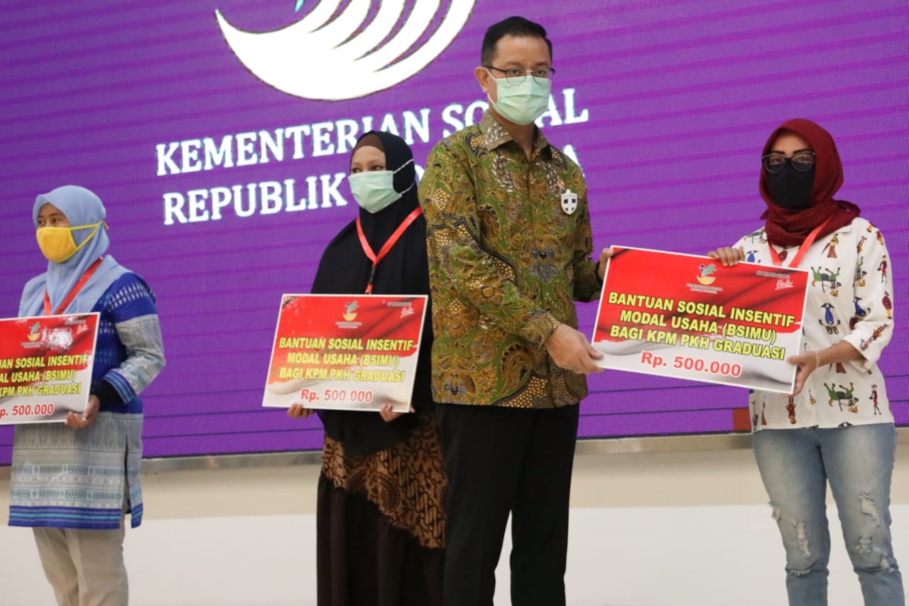 Kemensos Berikan Bansos Modal Usaha bagi KPM PKH Graduasi