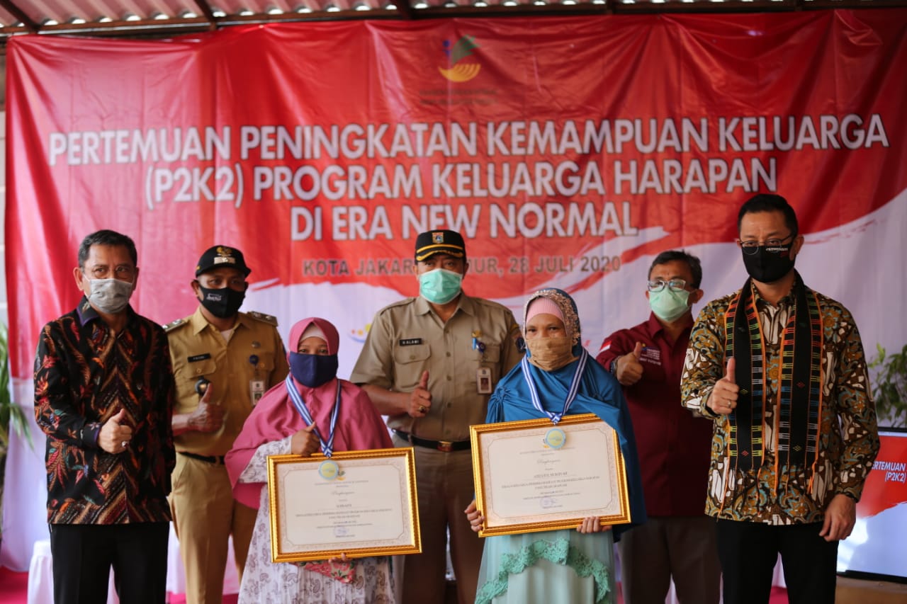 Mensos Juliari Mendadak Jadi Guru di Sekolah PKH