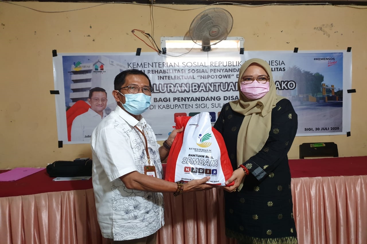 Balai "Nipotowe" Serahkan 90 Paket Sembako kepada Pemkab Sigi