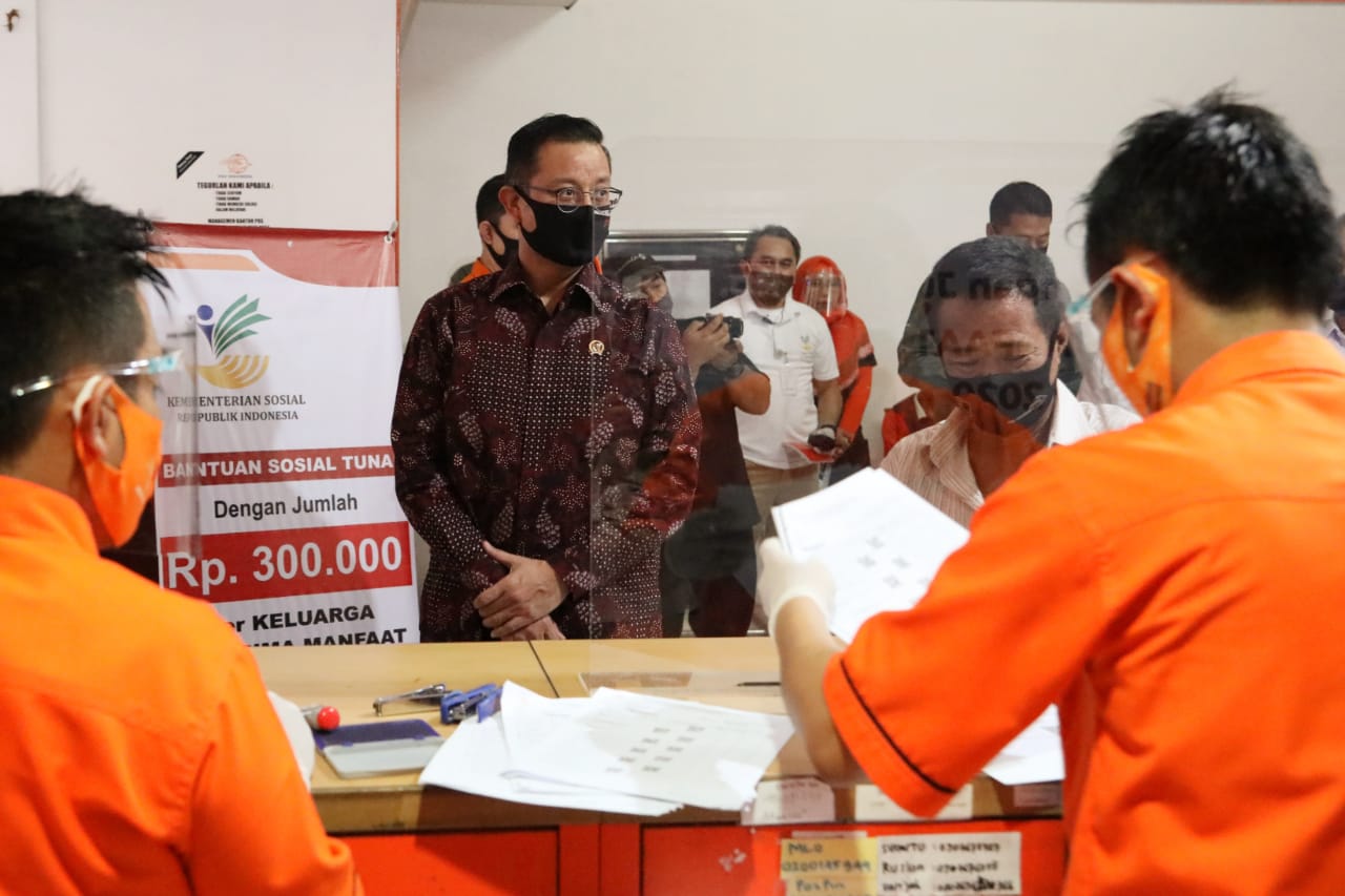 Mensos Pantau Penyaluran BST di Cikutra