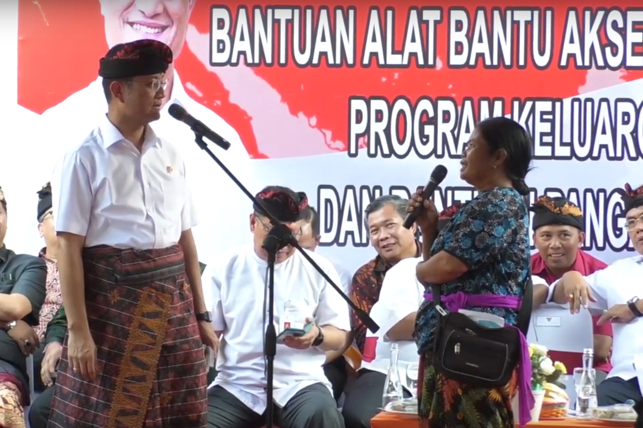 The Funny Question and Answer Session of the Minister of Social Affairs with KPM PKH in Tabanan Regency, Bali