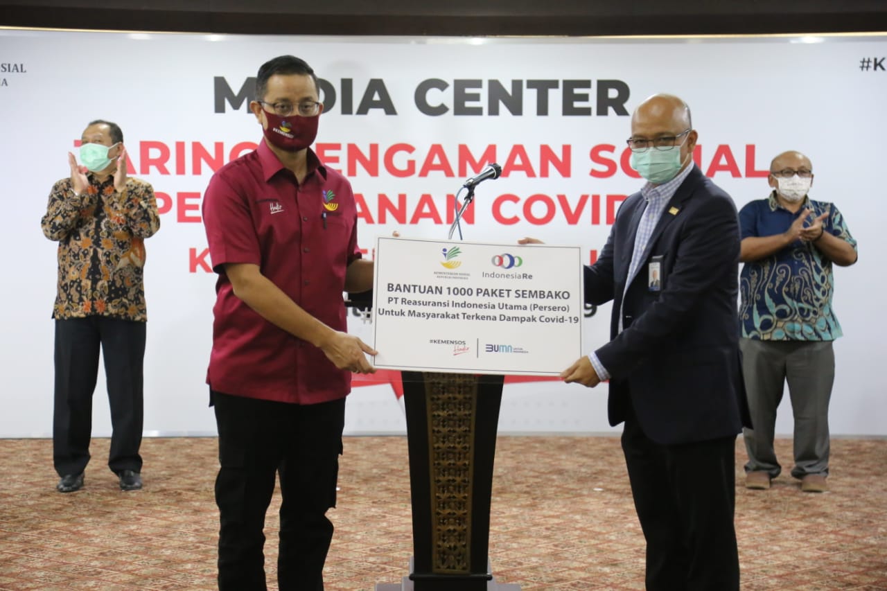 Ministry of Social Affairs Receives IndonesiaRE Cares for COVID-19 Social Assistance