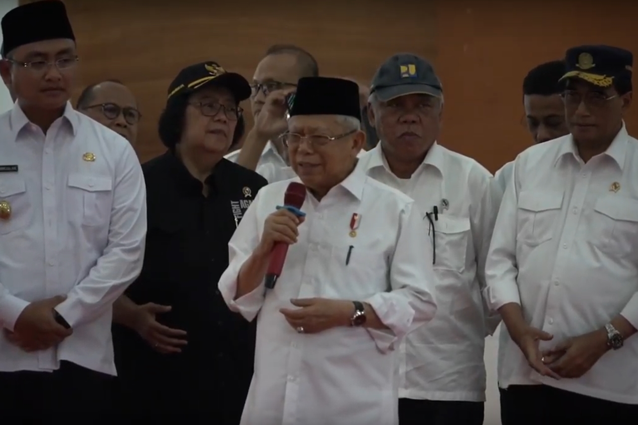 Vice President Visits Evacuation Post for Victims of the Lebak Flood Disaster