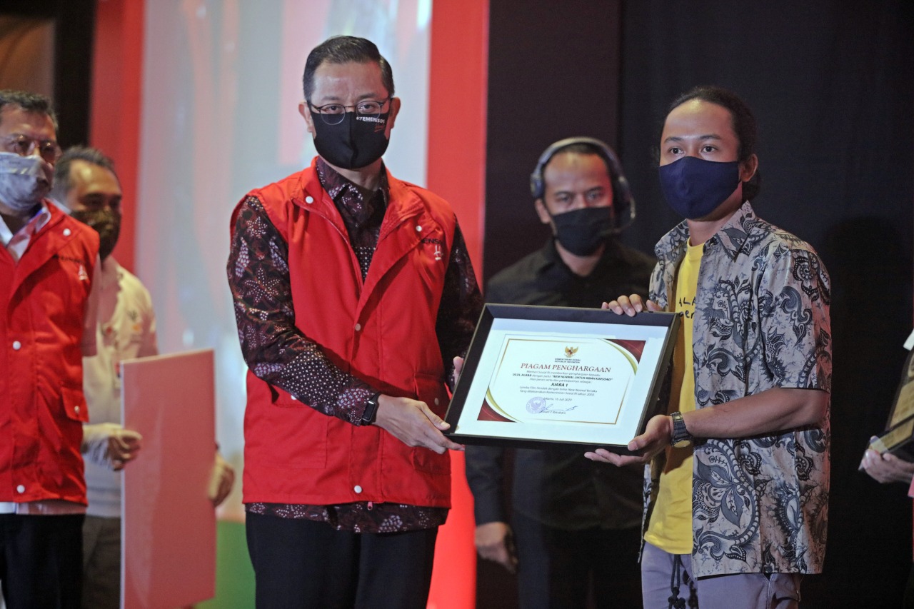 Pemenang Lomba Film Pendek Terima Hadiah dari Mensos