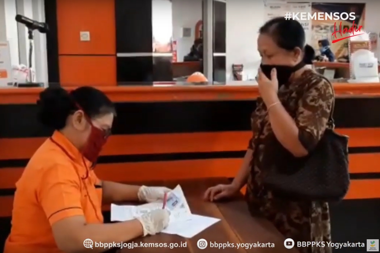 BBPPKS Yogyakarta Monitors Distribution of Social Assistance in Kulon Progo