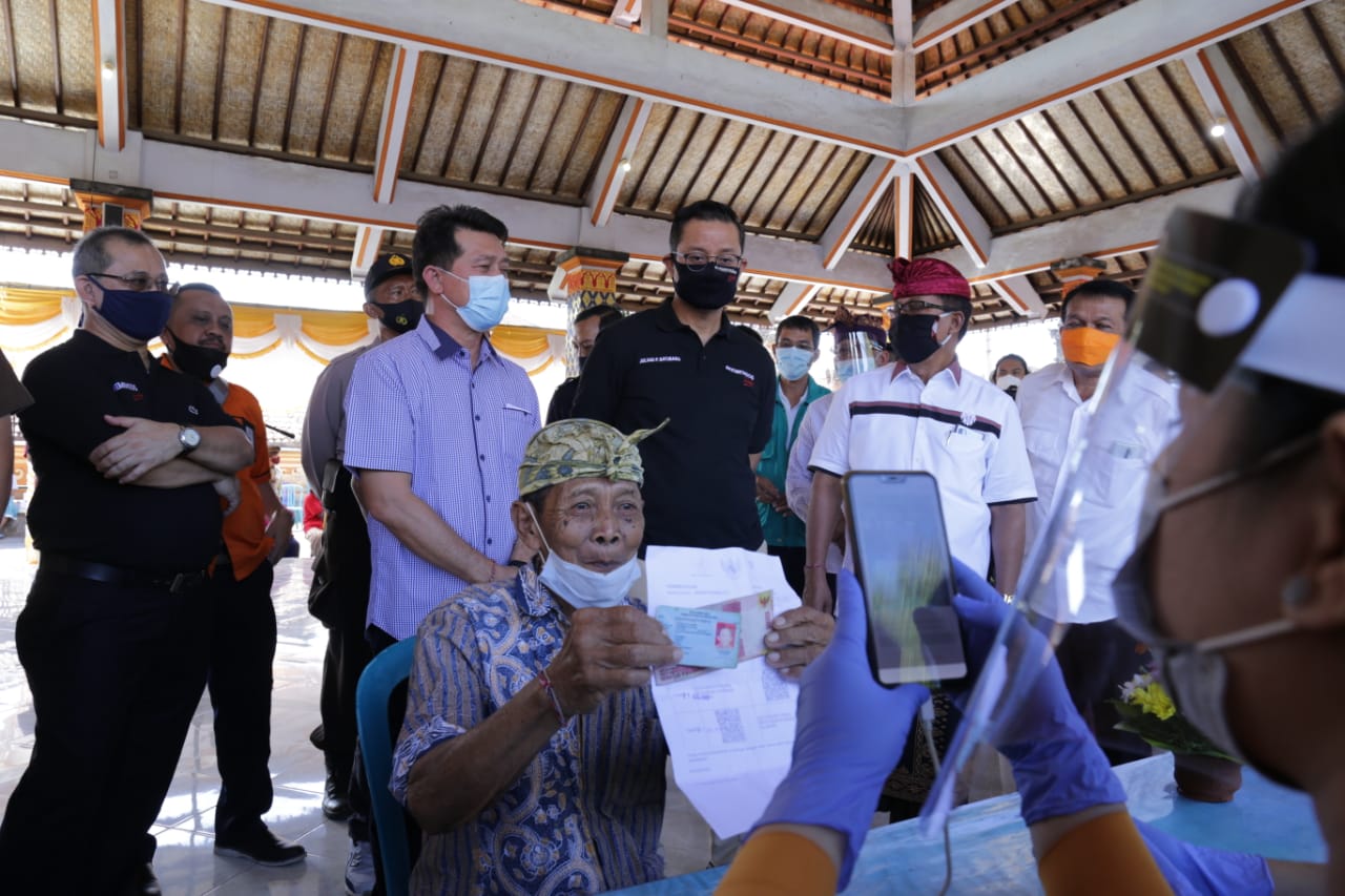 Penyaluran Bantuan Sosial Tunai di Klungkung