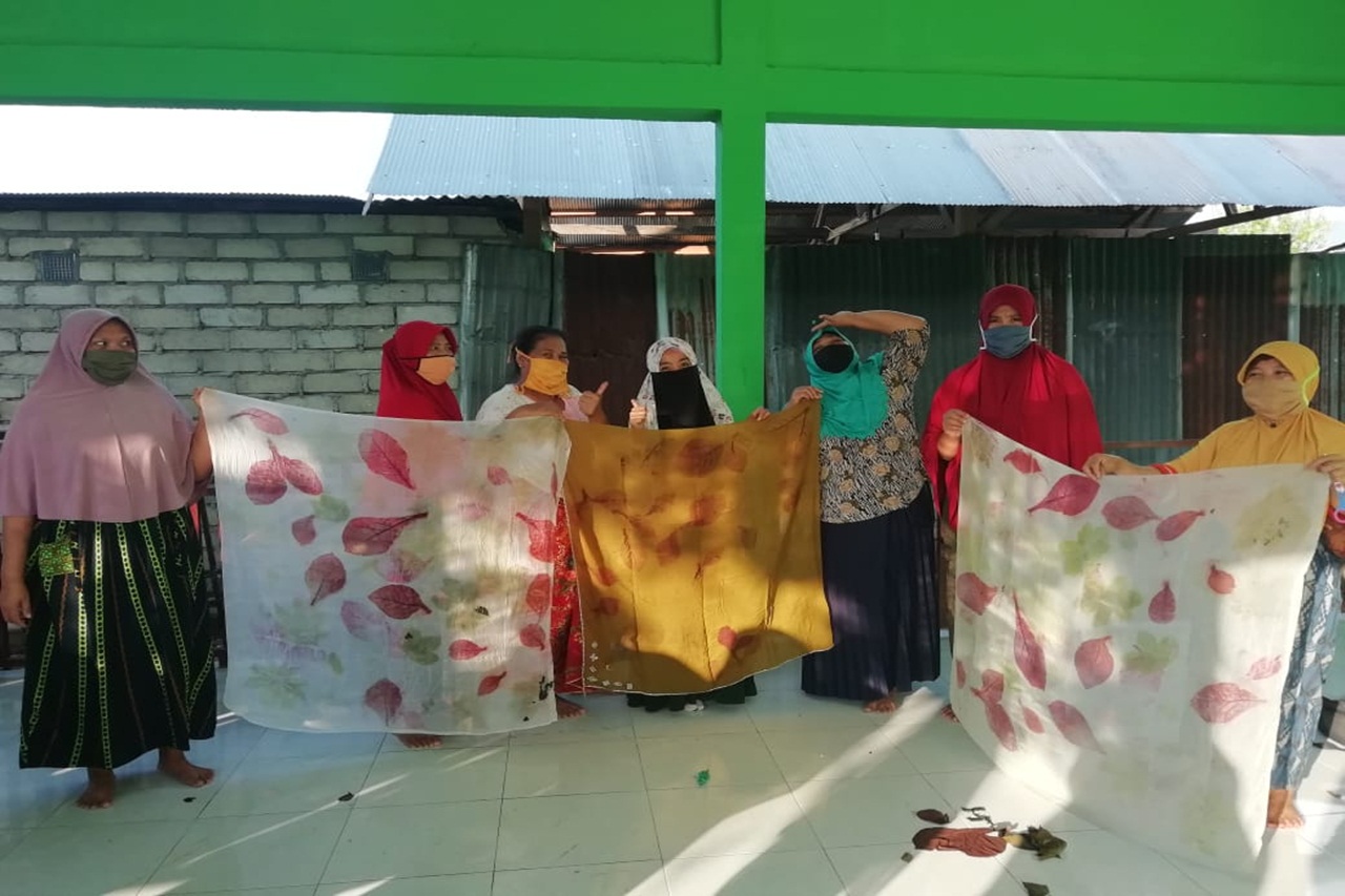 Form of Empowered, KPM PKH Teaches Eco Print Fabric Making