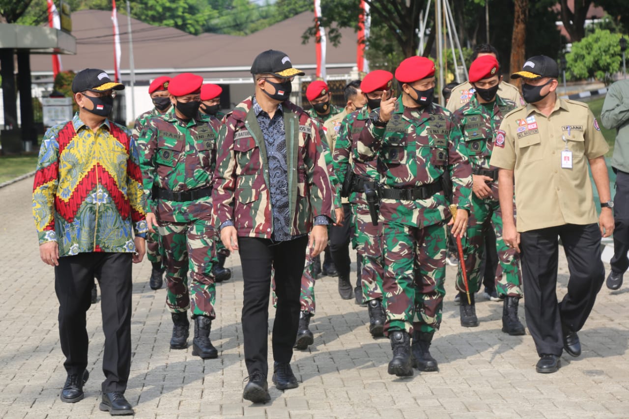 Ministry of Social Affairs Cooperates with Kopassus, Hands Over Truck Fleet for Disaster Management