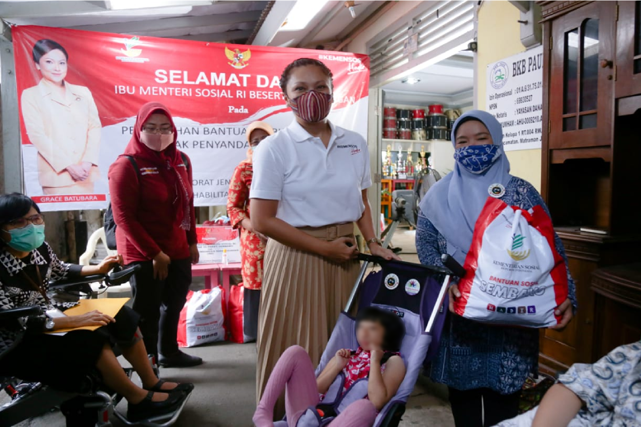 Kemensos Berikan Bantuan untuk Anak Penyandang Disabilitas Langka