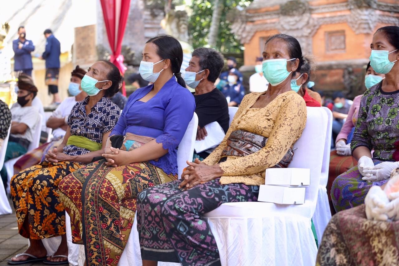 Women Workers for Transporting Sand Feels Thankful of Social Assistance from the Ministry of Social Affairs